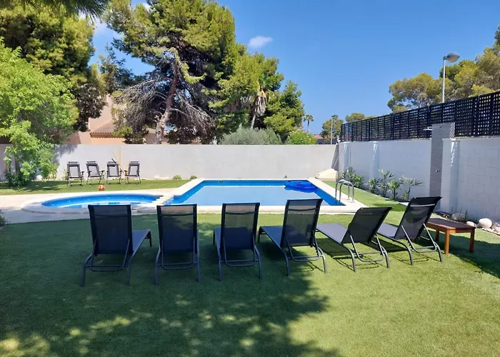 Acogedora Villa En Alicante Con Piscina Y Barbacoa
